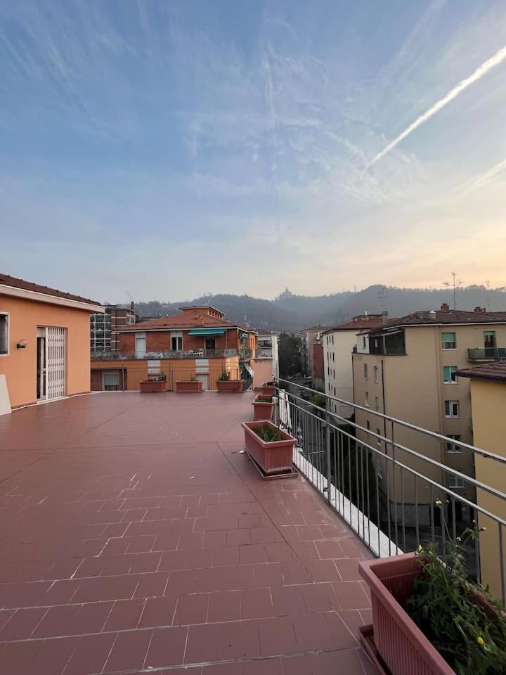 Camere In Appartamento Condiviso Vista San Luca Bolonha Exterior foto
